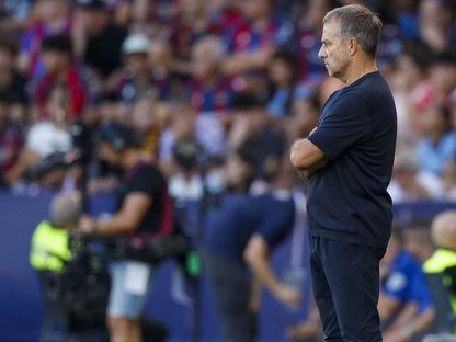 مدرب برشلونة هانزي فليك خلال مباراة ضد ليفانتي - 13 سبتمبر 2026 - laliga.com