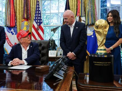 هل يحصل دونالد ترامب على "جائزة فيفا للسلام"؟