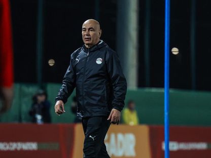 حسام حسن خلال تدريب لمنتخب مصر - 22 ديسمبر 2025 - X/@EFA