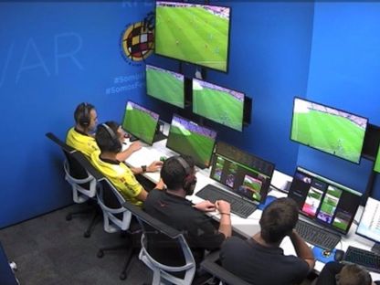 غرفة تقنية حكم الفيديو المساعد "فار" في الدوري الإسباني - @LaLigaenDirecto