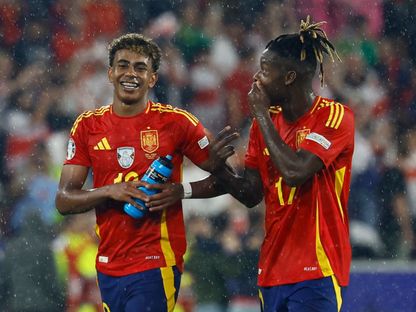 لامين يامال ونيكو ويليامز بعد مباراة بين إسبانيا وجورجيا في "يورو 2024" - 30 يونيو 2024 - ٌReuters