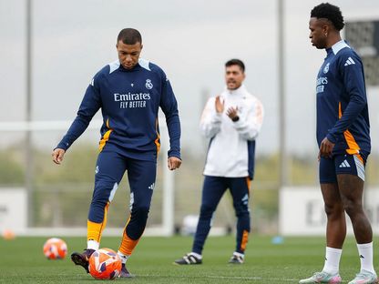 فينيسيوس جونيور وكيليان مبابي خلال تدريب لريال مدريد - 1 مايو 2025 - realmadrid.com