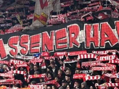 جمهور يونيون برلين الألماني خلال المواجهة أمام كولون في الدوري الألماني - 20 ديسمبر 2023 - Reuters