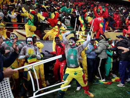 مشهد من أحداث محاولة اقتحام جمهور السنغال ملعب المباراة في نهائي كأس أمم إفريقيا - 18 يناير 2026 - Reuters