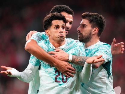جواو كانسيلو يحتفل بهدفه بجانب روبن نيفيز في لقاء البرتغال والدنمارك بدوري الأمم الأوروبية - 1 أكتوبر 2026 - Reuters