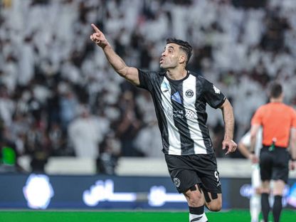 عبد الرزاق حمد الله مهاجم الشباب يحتفل بتسجيل هدف في مرمى الأهلي بدوري روشن السعودي - 11 مايو 2025 - X/@StatsSPL