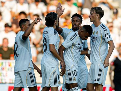 لاعبو ريال مدريد يحتفلون بتسجيل هدف في اللقاء الودي أمام نادي تيرول - 12 أغسطس 2025 - X/@realmadrid