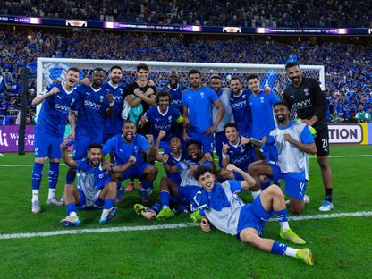 لاعبو الهلال السعودي يحتفلون بعد التأهل لنصف نهائي دوري أبطال آسيا - 25 أبريل 2025 - X/@Alhilal_FC