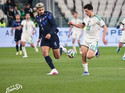 إبراهيم مازة ورونالد أراوخو من مباراة الجزائر وأوروغواي الودية بمدينة تورينو - 31 مارس 2026 - FB/Équipe d'Algérie de football