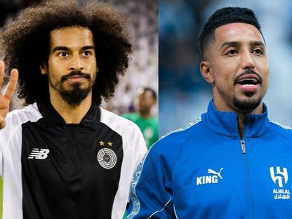 صورة مركبة تجمع سالم الدوسري قائد الهلال السعودي (يمين) وأكرم عفيف لاعب السد القطري - الشرق رياضة