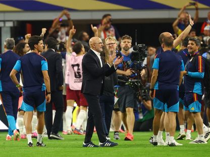 لويس دي لا فوينتي مدرب إسبانيا يحتفل بالفوز على فرنسا في كأس العالم - 14 يوليو 2026 - Reuters