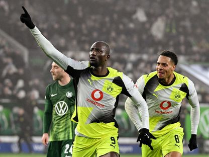 سيرهو غيراسي يحتفل بهدفه في مباراة فولفسبورغ وبوروسيا دورتموند بالدوري الألماني - 7 فبراير 2026 - Reuters