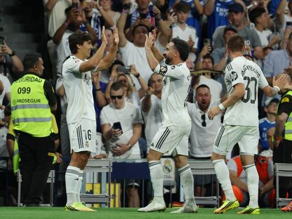 داني كارفاخال قائد ريال مدريد يحتفل مع غونزالو غارسيا بهدفه أمام أتلتيك بلباو بالدوري الإسباني - 23 مايو 2026 - Reuters