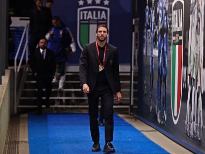 وصول مانويل لوكاتيلي لاعب المنتخب الإيطالي إلى الملعب قبل مواجهة أيرلندا الشمالية في ملحق كأس العالم - 26 مارس 2026 - X/@Azzurri_En