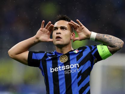 لاوتارو مارتينيز لاعب إنتر ميلان يحتفل بهدفه في مرمى بايرن ميونيخ - 16 أبريل 2025 - Reuters
