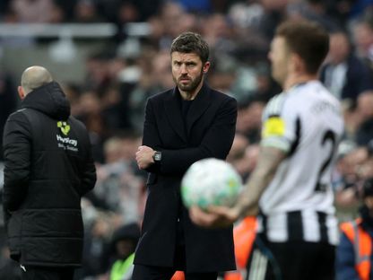 مايكل كاريك مدرب مانشستر يونايتد خلال مواجهة نيوكاسل بالدوري الإنجليزي الممتاز - 4 مارس 2026 - Reuters