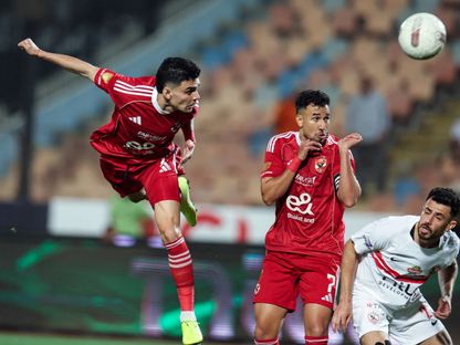 أشرف بن شرقي لاعب الأهلي يسجل هدف التقدم لفريقه في شباك الزمالك - 1 مايو 2026 - REUTERS