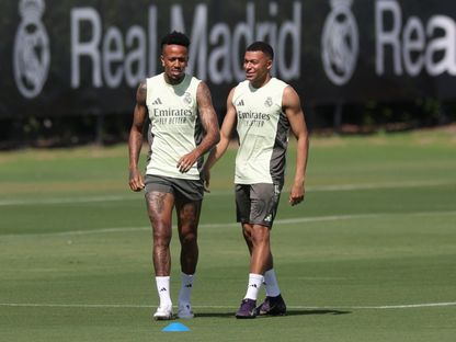 كيليان مبابي وإديري ميليتاو خلال حصة تدريبية لريال مدريد في ميامي استعداداً لمواجهة الهلال السعودي بكأس العالم للأندية - 15 يونيو 2025 - REUTERS