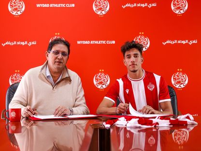 محمد الجديدي عند توقيعه في صفوف الوداد الرياضي - 31 يناير 2025 - X/WACofficiel