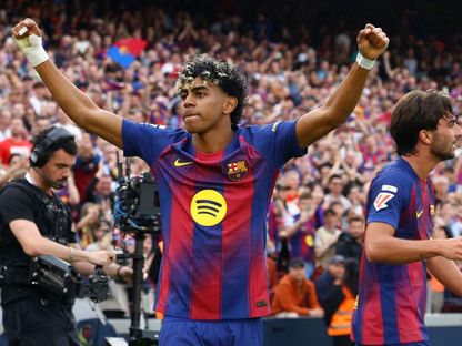 لامين يامال يحتفل بصناعة هدف في ديربي كتالونيا بين برشلونة وإسبانيول في الليغا - 11 أبريل 2026 - Reuters