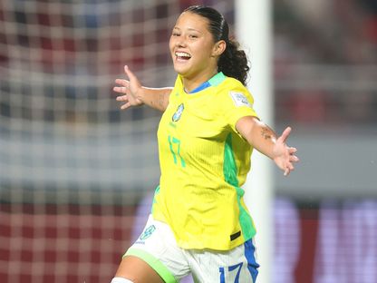 احتفال إيفيلان لاعبة البرازيل بتسجيل هدف في مرمى المغرب بافتتاح كأس العالم للناشئات - 17 أكتوبر 2025 - X/@FIFAWWC