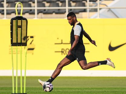 بعد غيابه الموسم الماضي.. الاتحاد يجدد عقد شراحيلي حتى 2028