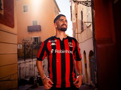 المهاجم الجزائري محمد الأمين عمورة بقميص فريق نيس الفرنسي - 31 أغسطس 2026 - @ogcnice