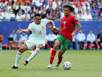 أيوب بوعدي لاعب المغرب في صراع على الكرة مع كيليان مبابي مهاجم فرنسا في كأس العالم - 9 يوليو 2026 - IMAGN IMAGES via Reuters Connect
