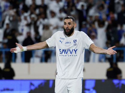 هل يشارك كريم بنزيما مع الهلال أمام النجمة في الدوري السعودي؟
