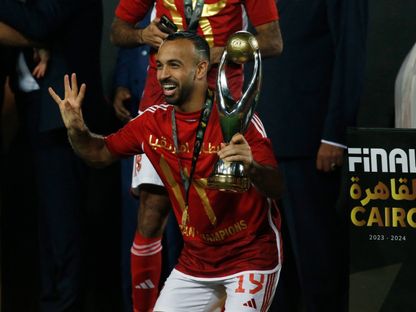 محمد مجدي أفشة لاعب الأهلي المصري يحتفل بعد التتويج بدوري أبطال إفريقيا - 25 مايو 2024 - REUTERS