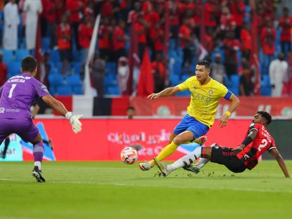 النجم البرتغالي كريستيانو رونالدو قائد النصر في محاولة خطيرة على مرمى الرائد - 16 سبتمبر 2023 - twitter/AlNassrFC