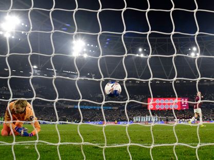 ركلات الترجيح بين وست هام يونايتد وبرينتفورد في كأس الاتحاد الإنجليزي - 9 مارس 2026 - Reuters