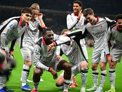 فرحة لاعبي ميلان بهدف يوسف فوفانا ضد تورينو بالدوري الإيطالي - 21 مارس 2026 - Reuters