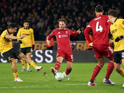 تسديدة أندريه لاعب ولفرهامبتون في طريقها لمرمى ليفربول في مواجهة الفريقين في الدوري الإنجليزي - 3 مارس 2026 - Reuters