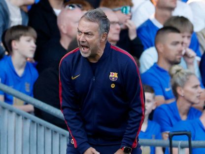 هانزي فليك خلال مباراة برشلونة وبرمنغهام الودية - 31 يوليو 2026 - Reuters
