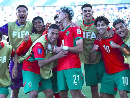 من احتفالية لاعبي المنتخب المغربي بالهدف الأول في مرمى الولايات المتحدة في ربع نهائي كأس العالم تحت 20 عاماً - 12 أكتوبر 2025 - X/@EnMaroc