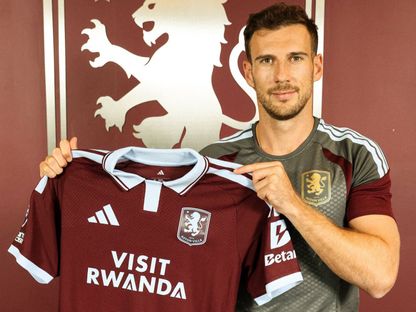 ليون غوريتسكا بقميص فريقه الجديد أستون فيلا الإنجليزي - 27 أغسطس 2026 - facebook/astonvilla