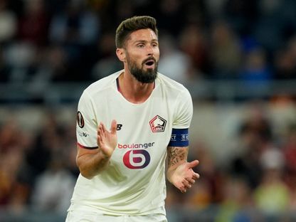 المهاجم الفرنسي أوليفييه جيرو خلال مباراة فريقه ليل وروما الإيطالي بالدوري الأوروبي - 2 أكتوبر 2025 - REUTERS