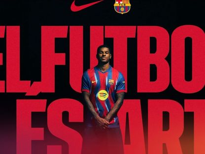 برشلونة يستفز ريال مدريد بقميص احتفالي عن كلاسيكو 2005