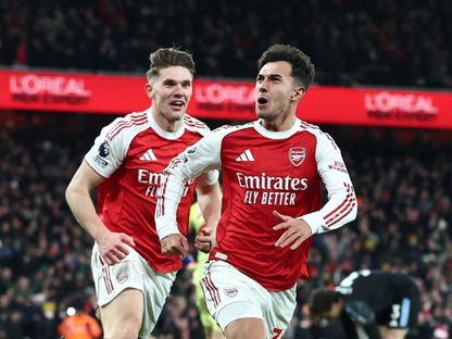 مارتن زوبيميندي لاعب أرسنال يحتفل بهدفه في مرمى أستون فيلا في الدوري الإنجليزي - 30 ديسمبر 2025 - Reuters