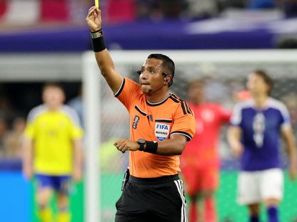 الحكم السلفادوري إيفان بارتون خلال مباراة اليابان والسويد بكأس العالم - 26 يونيو 2026 - Reuters