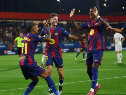 احتفال راشفورد ورافينيا بهدف برشلونة الثاني أمام فالنسيا بالدوري الإسباني 14 سبتمبر 2025 - Reuters