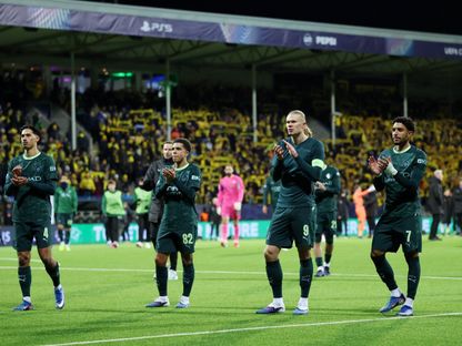 لاعبو مانشستر سيتي يوجهون التحية لجماهيرهم بعد الخسارة أمام بودو/غليمت في دوري أبطال أوروبا - 20 يناير 2026 - Action Images via Reuters