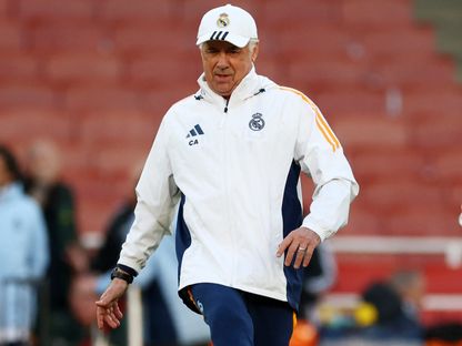 كارلو أنشيلوتي مدرب ريال مدريد في تدريبات فريقه قبل مواجهة أرسنال بملعب الإمارات - 7 أبريل 2025 - Reuters