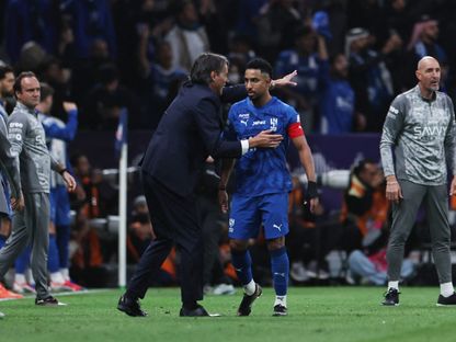 سالم الدوسري مع المدرب سيموني إنزاغي في مباراة الهلال ضد النصر - 12 يناير 2026 - Reuters