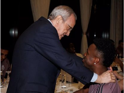 رئيس ريال مدريد فلورنتينو بيريز مع فينيسيوس في جدة - 10 يناير 2026 - realmadrid.com