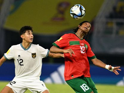 محمد الحموني (يمين) خلال مباراة بين المغرب وإندونيسيا في كأس العالم تحت 17 سنة - 16 نوفمبر 2023 - AFP