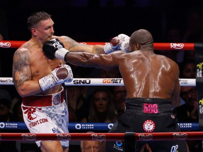 من نزال الأوكراني أولكسندر أوسيك والبريطاني دانيال دوبوا على لقب العالم للوزن الثقيل - 19 يوليو 2025 - Reuters