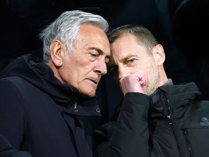 رئيس "يويفا" ألكسندر تشيفرين ورئيس الاتحاد الإيطالي غابرييلي غرافينا قبل مباراة بين البوسنة والهرسك وإيطاليا في نهائي ملحق التأهل لكأس العالم - 31 مارس 2026 - REUTERS