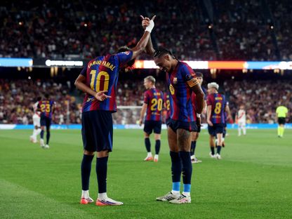 احتفال لامين يامال مع رافينيا بهدف لبرشلونة أمام رايو فايكانو في الدوري الإسباني - 31 أغسطس 2026 - Reuters